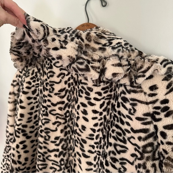 Damselle New York Faux Fur Cheetah Print Jacket - Picture 10 of 16